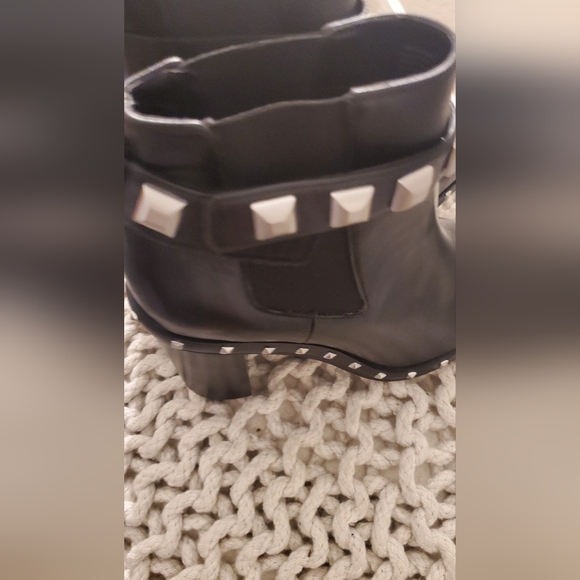 New Charles David Black Studded Bootie Boot size 6 - Picture 7 of 9